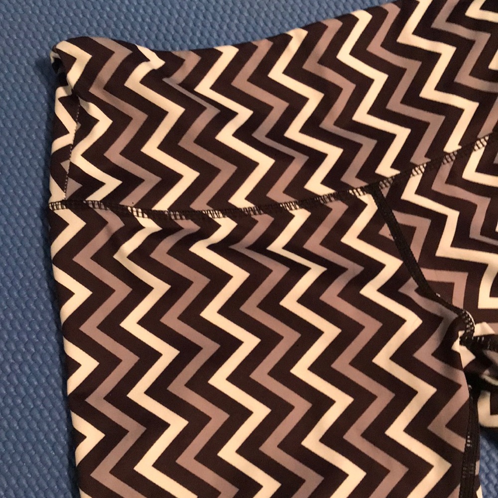 High Waisted- High Quality Patterned Leggings - image 3